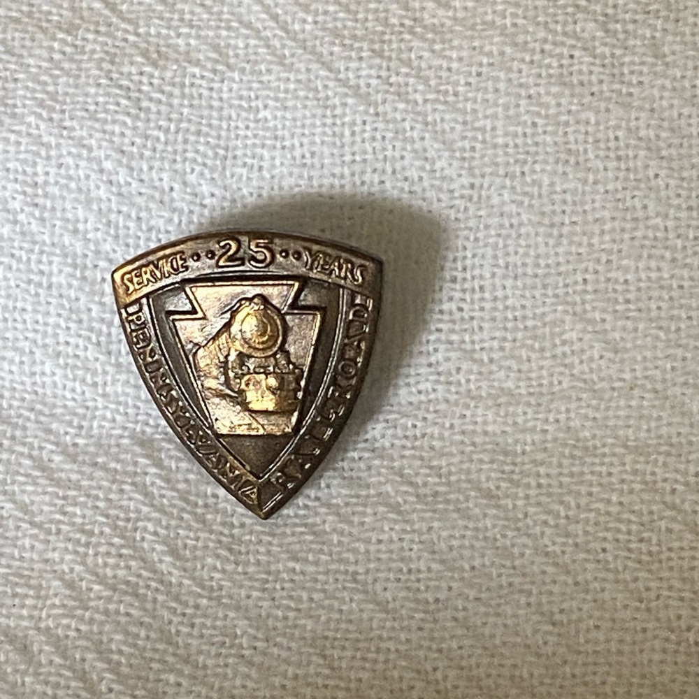 Pennsylvania Railroad 25 Yr Service Pin